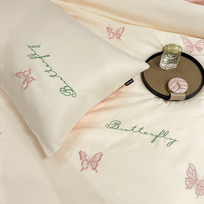 91家纺网 家纺一手货源 找家纺 乐沐家纺 2025春夏新款水洗真丝绣花冰丝四件套 蝴蝶-奶白粉