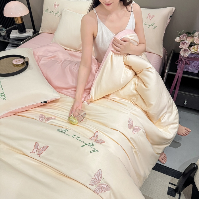 91家纺网 家纺一手货源 找家纺 乐沐家纺 2025春夏新款水洗真丝绣花冰丝四件套 蝴蝶-奶白粉