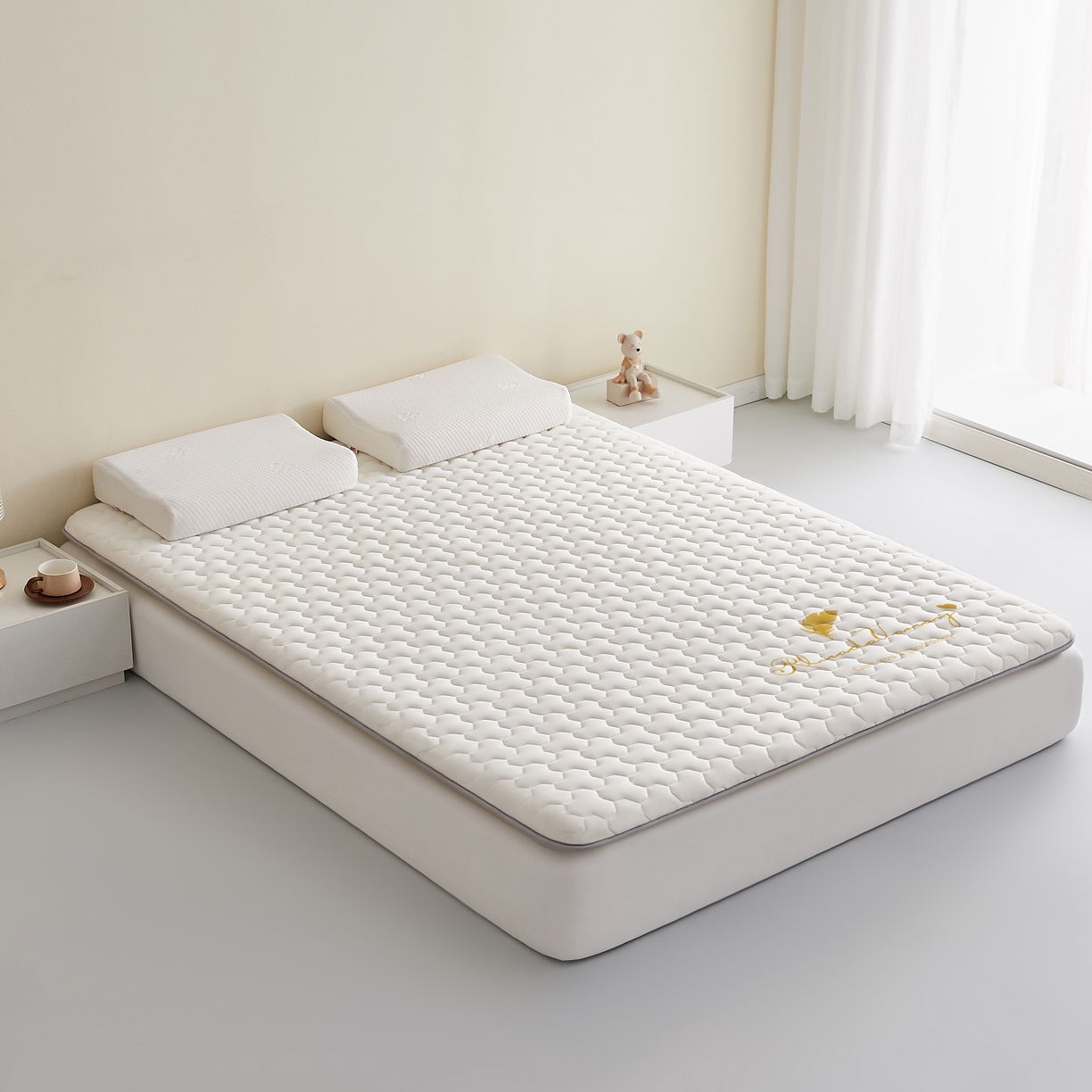 91家纺网 家纺一手货源 找家纺 希廷顿 2025春夏新款多边形床垫单床垫 白色-多边形-羽毛烫画