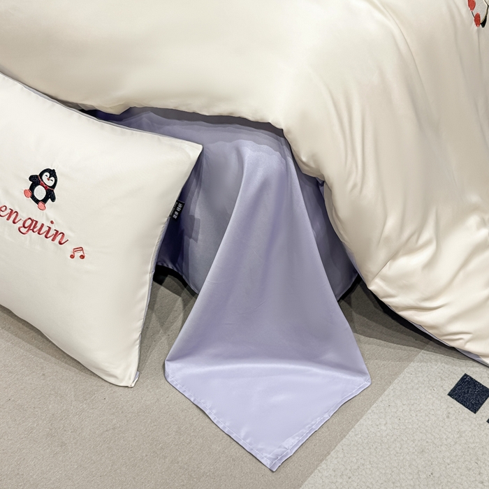 91家纺网 家纺一手货源 找家纺 乐沐家纺 2025春夏新款水洗真丝绣花冰丝四件套 企鹅-奶白紫