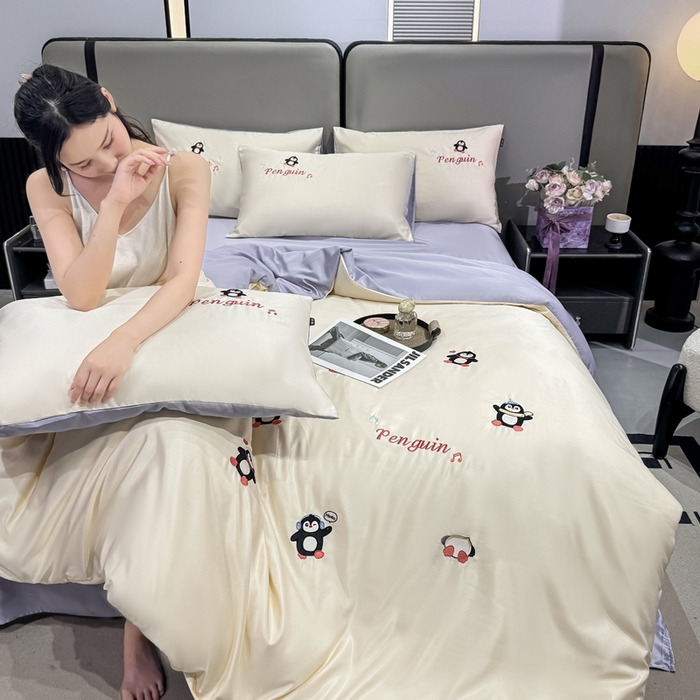 91家纺网 家纺一手货源 找家纺 乐沐家纺 2025春夏新款水洗真丝绣花冰丝四件套 企鹅-奶白紫