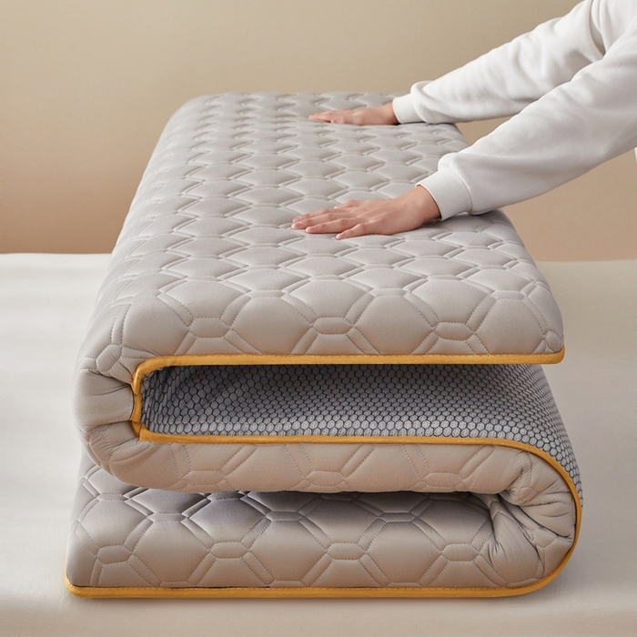 91家纺网 家纺一手货源 找家纺 希廷顿 2025春夏新款足球床垫单床垫 浅灰-足球-H烫画