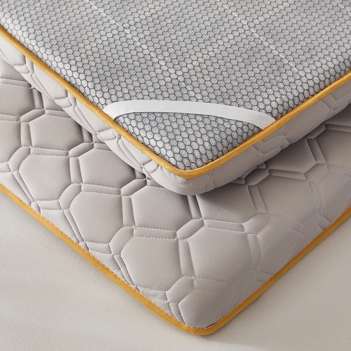 91家纺网 家纺一手货源 找家纺 希廷顿 2025春夏新款足球床垫单床垫 浅灰-足球-H烫画