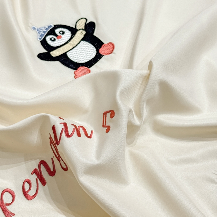 91家纺网 家纺一手货源 找家纺 乐沐家纺 2025春夏新款水洗真丝绣花冰丝四件套 企鹅-奶白紫