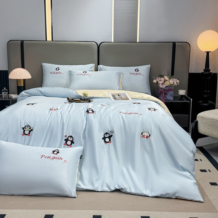 91家纺网 家纺一手货源 找家纺 乐沐家纺 2025春夏新款水洗真丝绣花冰丝四件套 企鹅-天空蓝