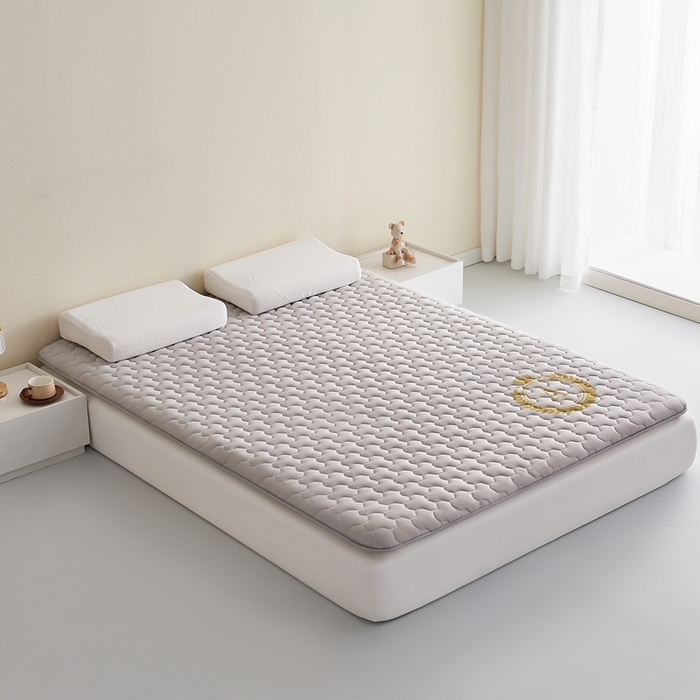 91家纺网 家纺一手货源 找家纺 希廷顿 2025春夏新款多边形床垫单床垫 浅灰-多边形-A+烫画