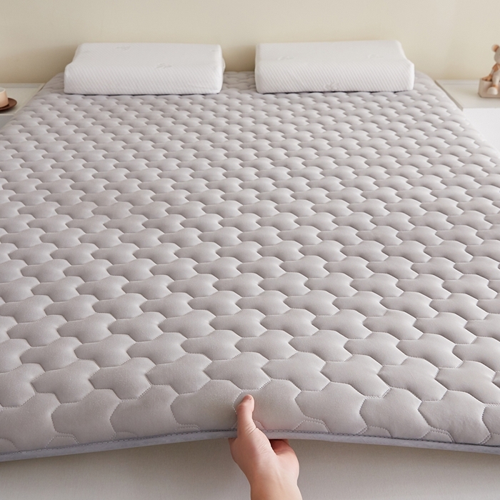 91家纺网 家纺一手货源 找家纺 希廷顿 2025春夏新款多边形床垫单床垫 浅灰-多边形-A+烫画