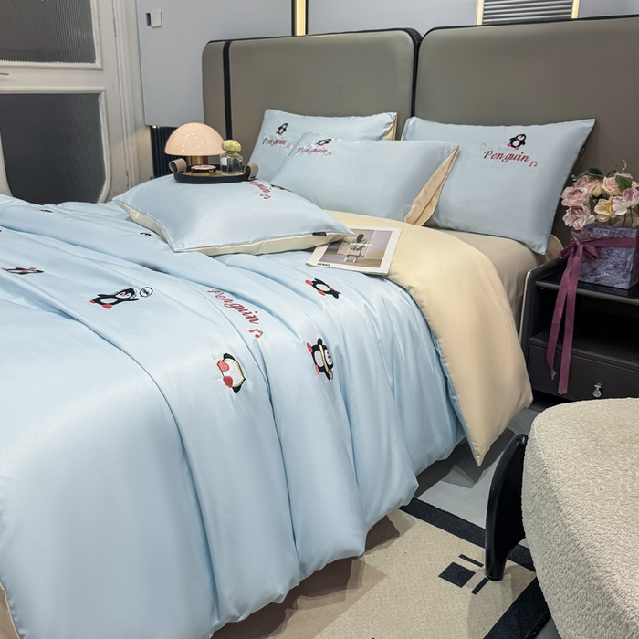 91家纺网 家纺一手货源 找家纺 乐沐家纺 2025春夏新款水洗真丝绣花冰丝四件套 企鹅-天空蓝