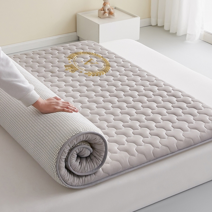 91家纺网 家纺一手货源 找家纺 希廷顿 2025春夏新款多边形床垫单床垫 浅灰-多边形-A+烫画
