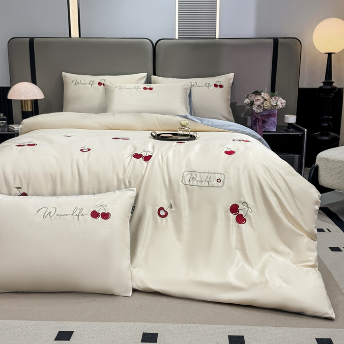 91家纺网 家纺一手货源 找家纺 乐沐家纺 2025春夏新款水洗真丝绣花冰丝四件套 樱桃-奶白蓝