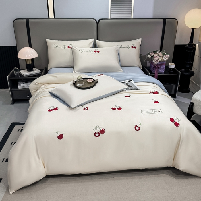 91家纺网 家纺一手货源 找家纺 乐沐家纺 2025春夏新款水洗真丝绣花冰丝四件套 樱桃-奶白蓝