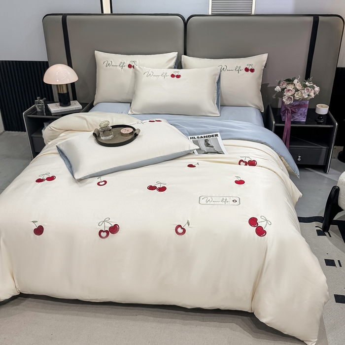 91家纺网 家纺一手货源 找家纺 乐沐家纺 2025春夏新款水洗真丝绣花冰丝四件套 樱桃-奶白蓝