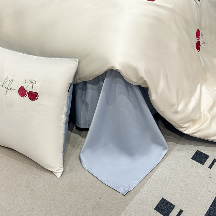 91家纺网 家纺一手货源 找家纺 乐沐家纺 2025春夏新款水洗真丝绣花冰丝四件套 樱桃-奶白蓝