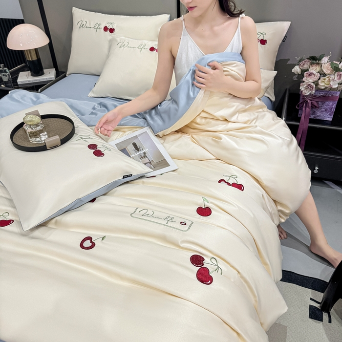 91家纺网 家纺一手货源 找家纺 乐沐家纺 2025春夏新款水洗真丝绣花冰丝四件套 樱桃-奶白蓝