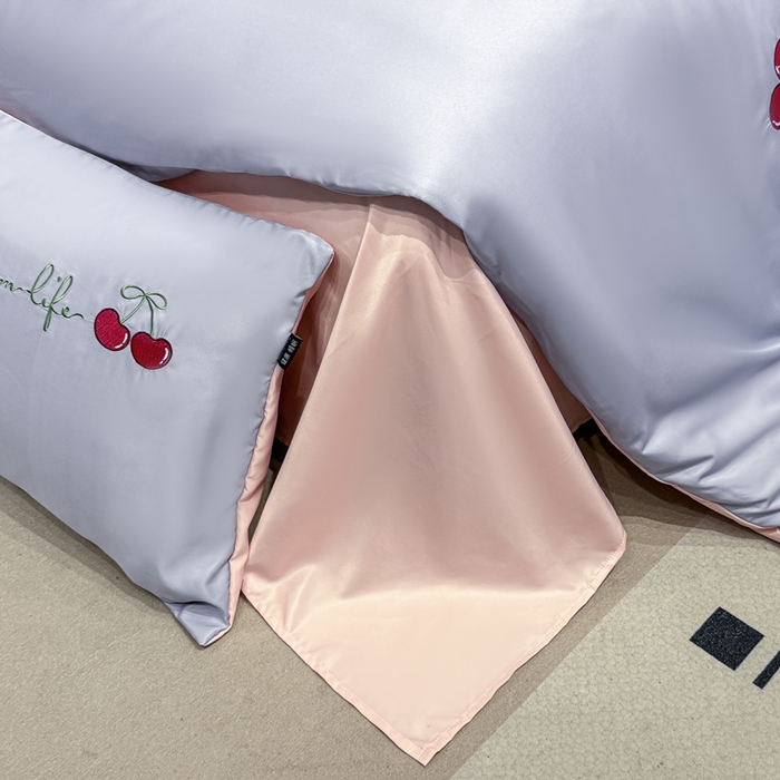 91家纺网 家纺一手货源 找家纺 乐沐家纺 2025春夏新款水洗真丝绣花冰丝四件套 樱桃-星黛紫