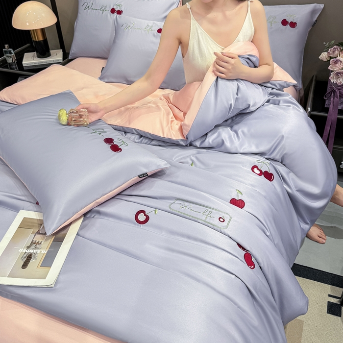 91家纺网 家纺一手货源 找家纺 乐沐家纺 2025春夏新款水洗真丝绣花冰丝四件套 樱桃-星黛紫