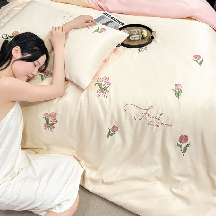 91家纺网 家纺一手货源 找家纺 乐沐家纺 2025春夏新款水洗真丝绣花冰丝四件套 郁金香-奶白粉