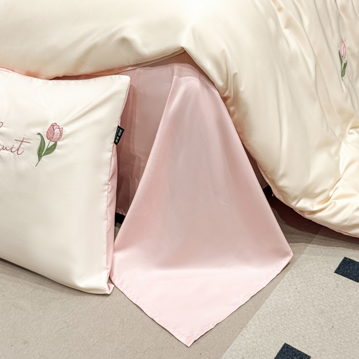 91家纺网 家纺一手货源 找家纺 乐沐家纺 2025春夏新款水洗真丝绣花冰丝四件套 郁金香-奶白粉