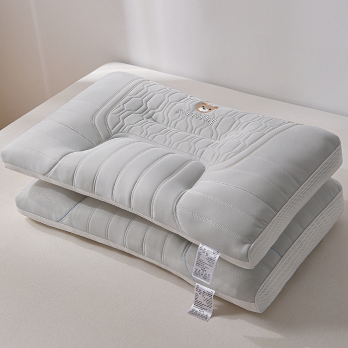 91家纺网 家纺一手货源 找家纺 （总）赛格时代家居 2025新款快乐小熊护颈羽丝绒枕