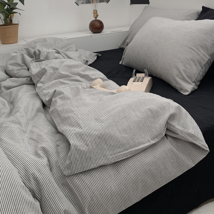 91家纺网 家纺一手货源 找家纺 柚可家居 2024新款40支全棉色织水洗棉单品系列-四件套 细灰横条纹