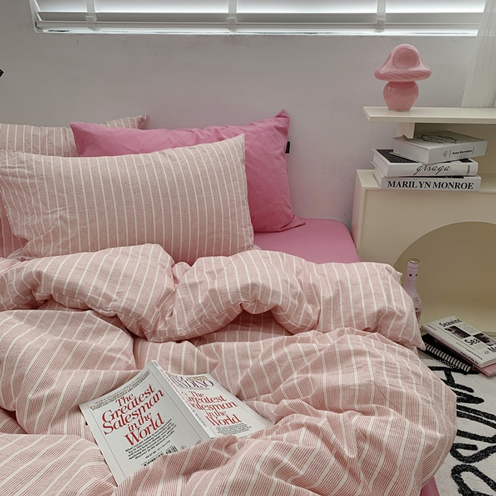 91家纺网 家纺一手货源 找家纺 柚可家居 2024新款40支全棉色织水洗棉单品系列-四件套 细红竖条纹