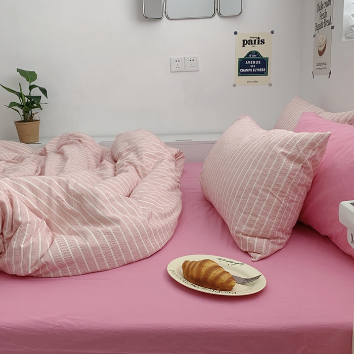 91家纺网 家纺一手货源 找家纺 柚可家居 2024新款40支全棉色织水洗棉单品系列-四件套 细红竖条纹