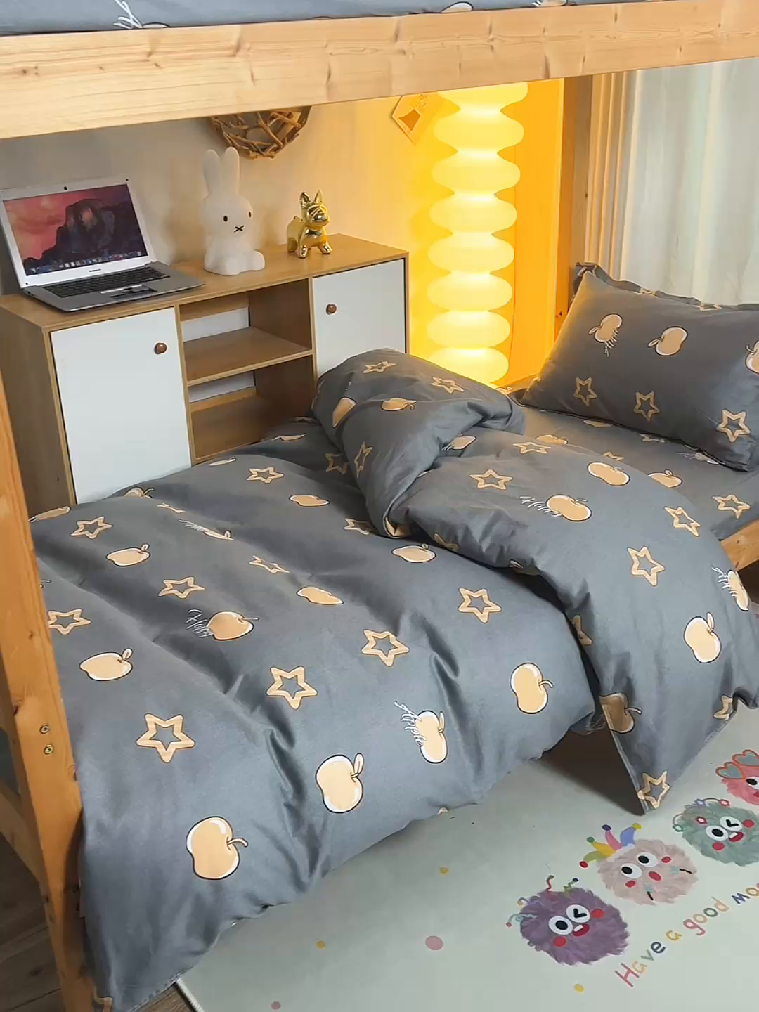 91家纺网 家纺一手货源 找家纺 小雨家纺 2026新款12868纯棉三件套 星光苹果-灰