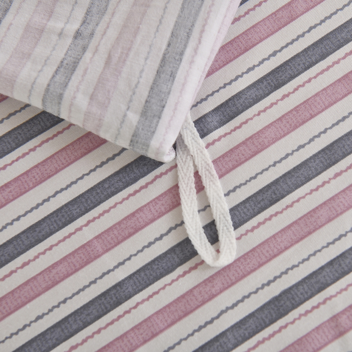 91家纺网 家纺一手货源 找家纺 乐旗家纺 2024新款13372全棉学生宿舍床单款三件套纯棉六件套 粉色记忆