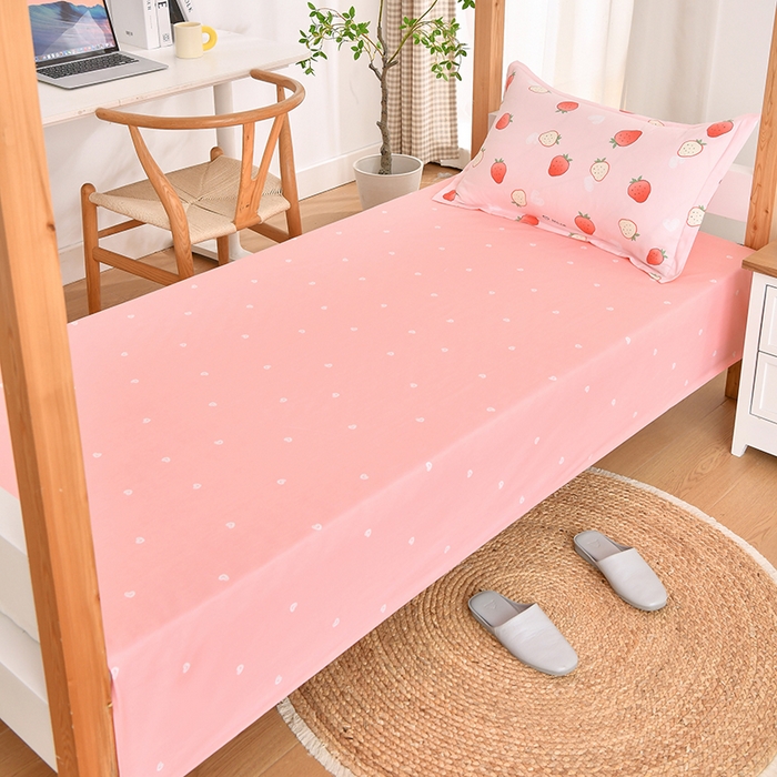 91家纺网 家纺一手货源 找家纺 乐旗家纺 2024新款13372全棉学生宿舍床单款三件套纯棉六件套 爱心草莓