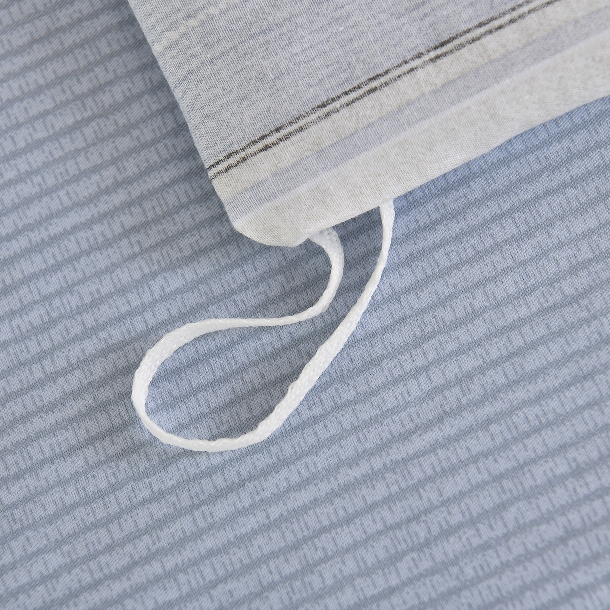 91家纺网 家纺一手货源 找家纺 乐旗家纺 2024新款13372全棉学生宿舍床单款三件套纯棉六件套 极简条纹