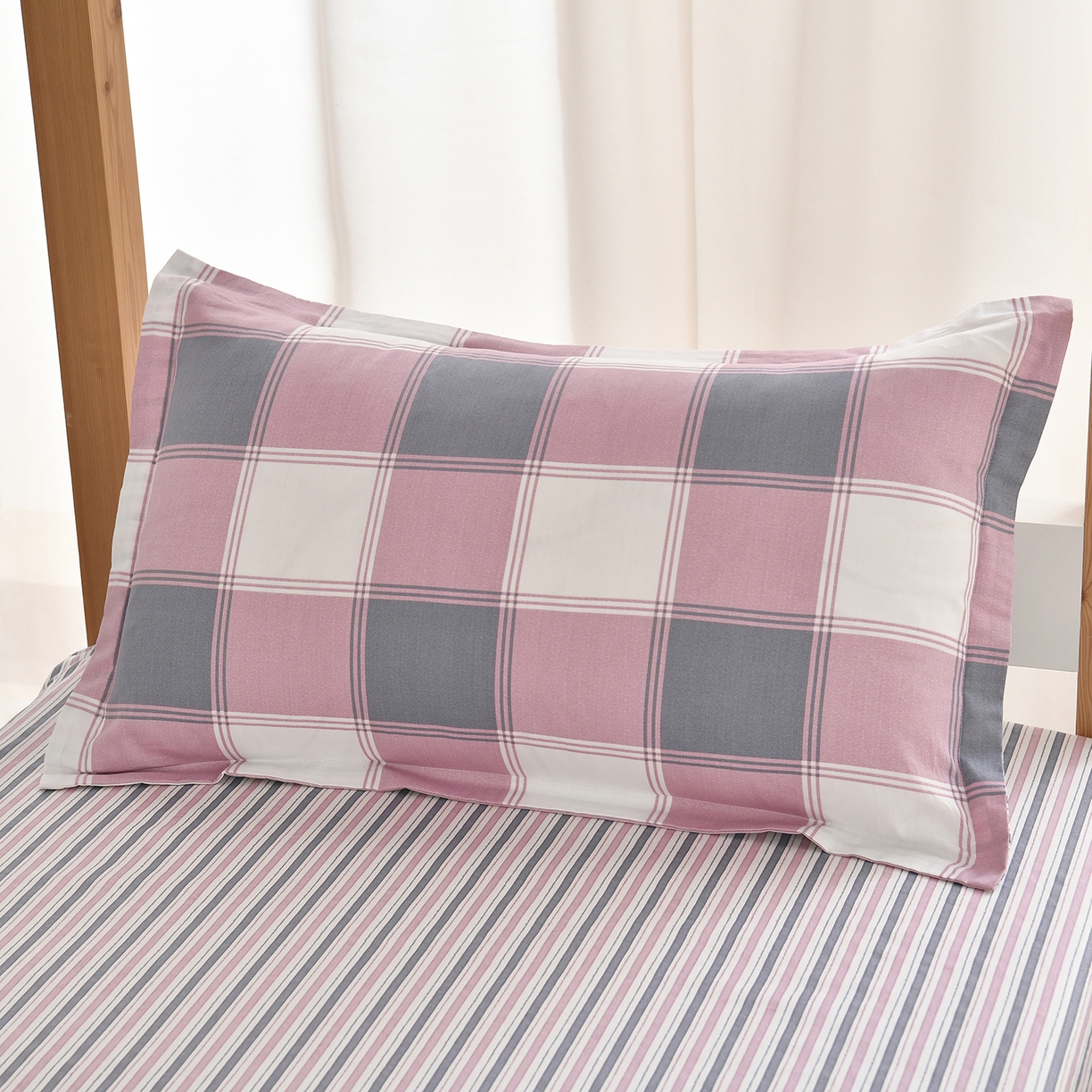 91家纺网 家纺一手货源 找家纺 乐旗家纺 2024新款13372全棉学生宿舍床单款三件套纯棉六件套 粉色记忆