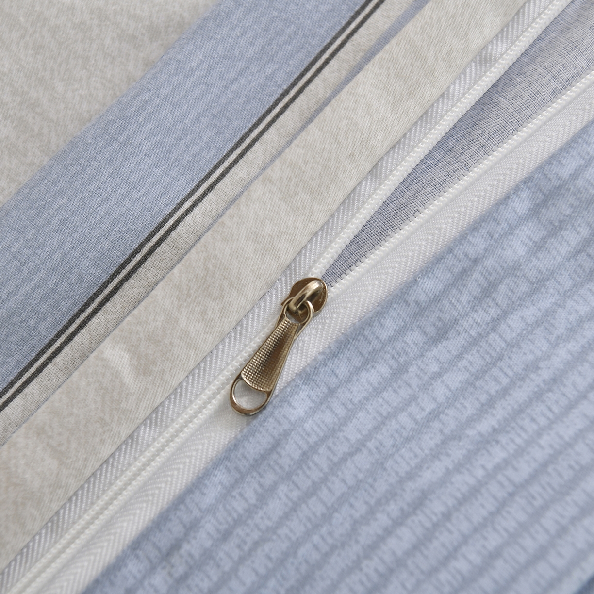 91家纺网 家纺一手货源 找家纺 乐旗家纺 2024新款13372全棉学生宿舍床单款三件套纯棉六件套 极简条纹