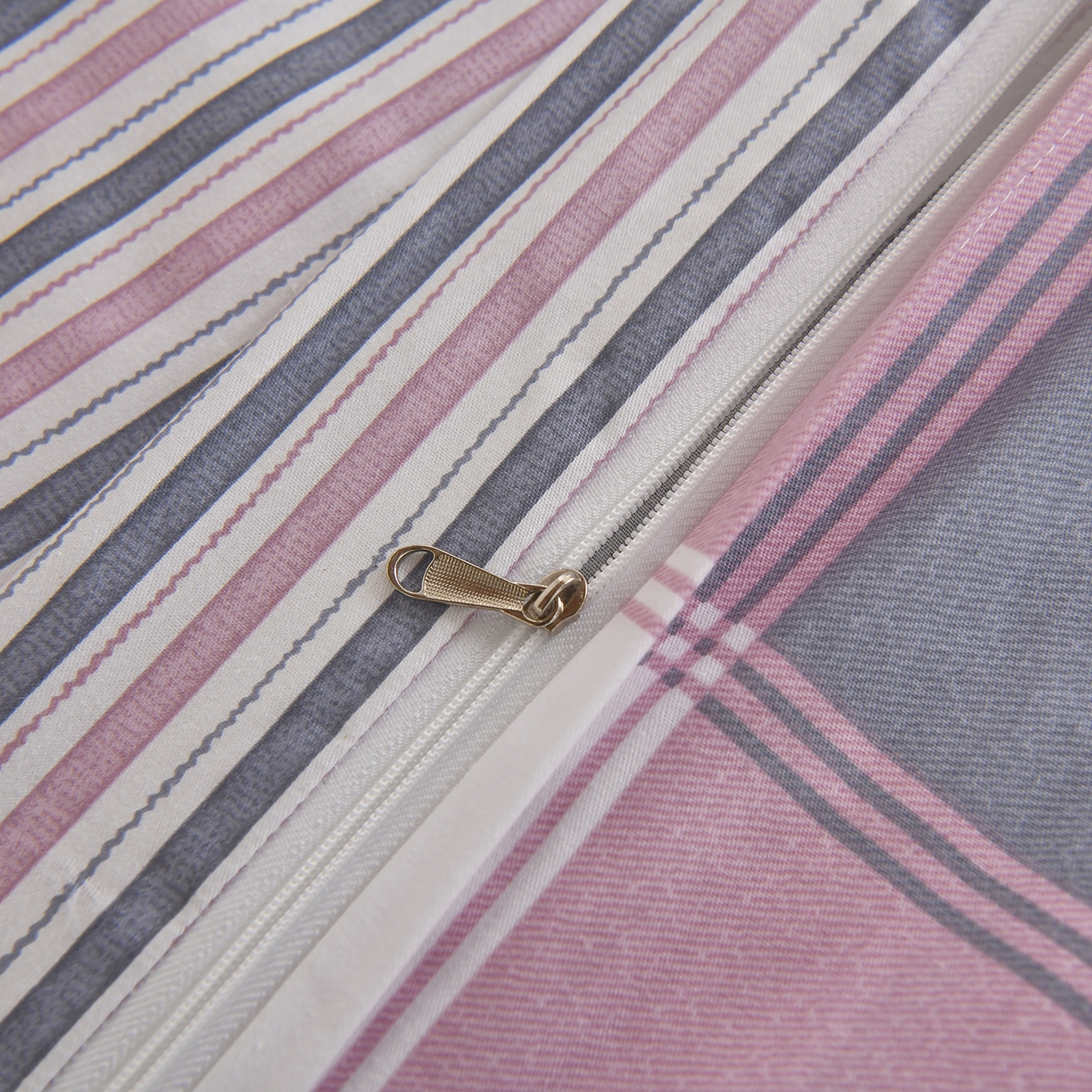 91家纺网 家纺一手货源 找家纺 乐旗家纺 2024新款13372全棉学生宿舍床单款三件套纯棉六件套 粉色记忆