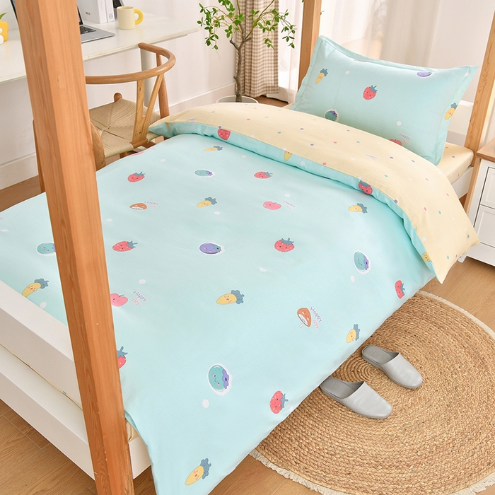 91家纺网 家纺一手货源 找家纺 乐旗家纺 2024新款13372全棉学生宿舍床单款三件套纯棉六件套 清新草莓