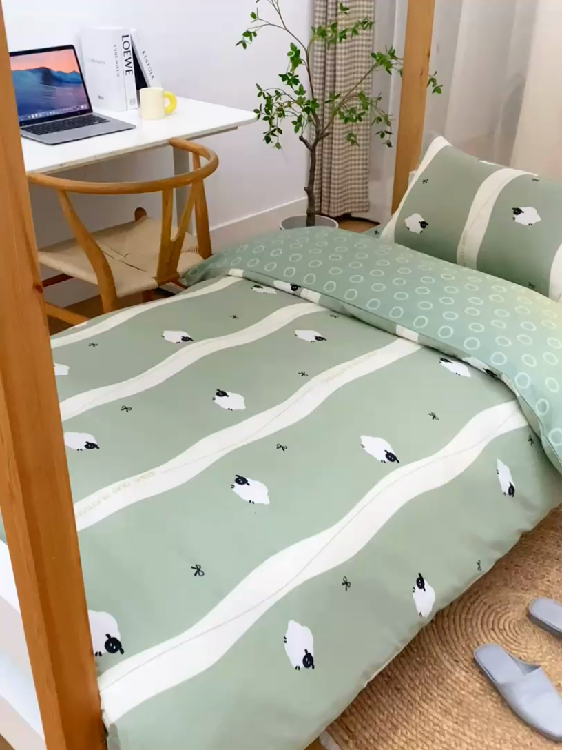 91家纺网 家纺一手货源 找家纺 乐旗家纺 2024新款13372全棉学生宿舍床单款三件套纯棉六件套 羊羊羊-绿