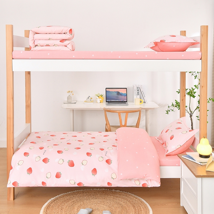 91家纺网 家纺一手货源 找家纺 乐旗家纺 2024新款13372全棉学生宿舍床单款三件套纯棉六件套 爱心草莓