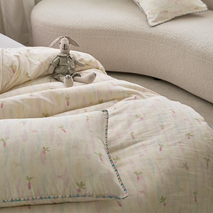 91家纺网 家纺一手货源 找家纺 洋铭区（原狠狠爱） 2025新款全棉彩边双层四件套 甜甜萝卜