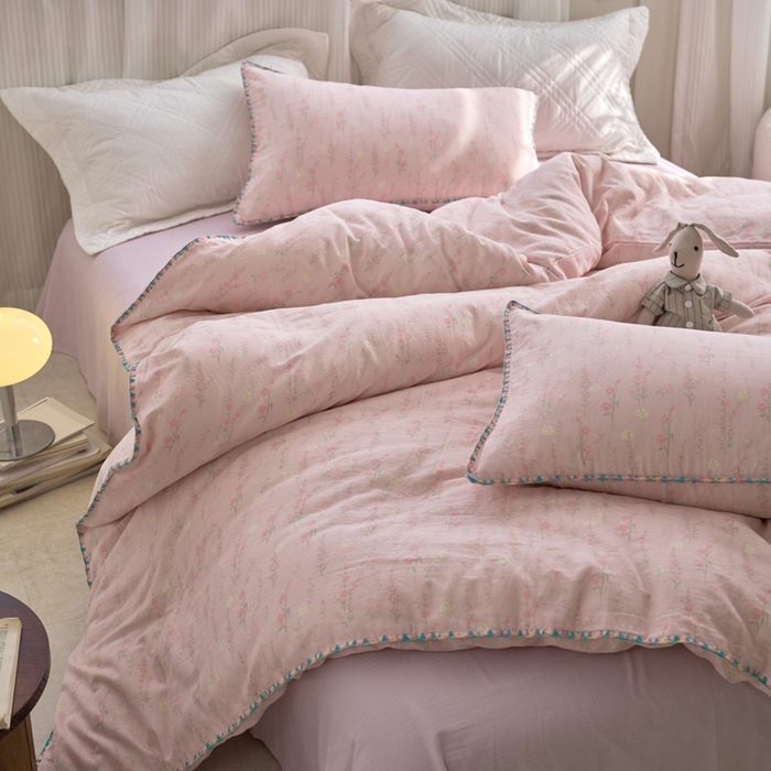 91家纺网 家纺一手货源 找家纺 洋铭区（原狠狠爱） 2025新款全棉彩边双层四件套 清香粉花