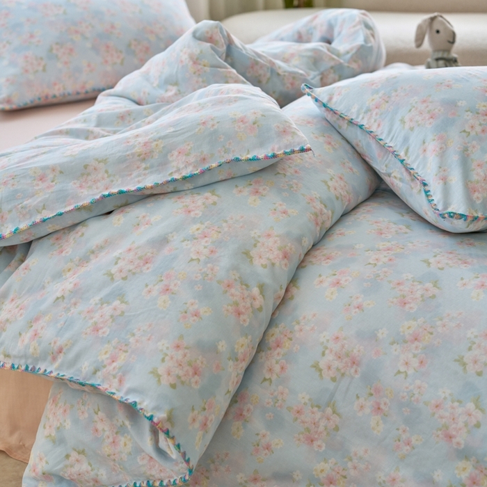 91家纺网 家纺一手货源 找家纺 洋铭区（原狠狠爱） 2025新款全棉彩边双层四件套 紫薇兰花