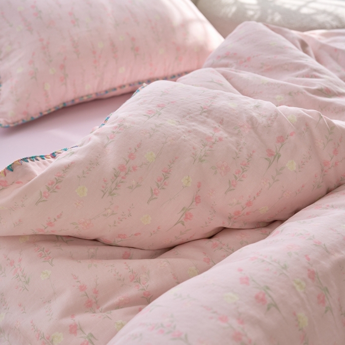 91家纺网 家纺一手货源 找家纺 洋铭区（原狠狠爱） 2025新款全棉彩边双层四件套 清香粉花