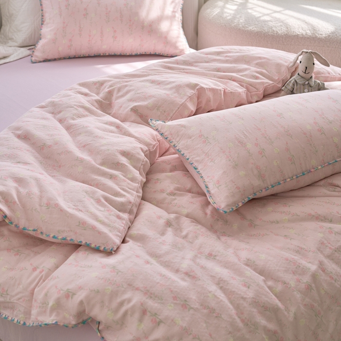 91家纺网 家纺一手货源 找家纺 洋铭区（原狠狠爱） 2025新款全棉彩边双层四件套 清香粉花