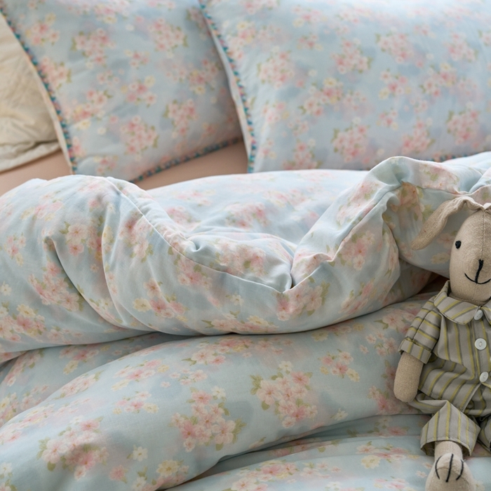 91家纺网 家纺一手货源 找家纺 洋铭区（原狠狠爱） 2025新款全棉彩边双层四件套 紫薇兰花