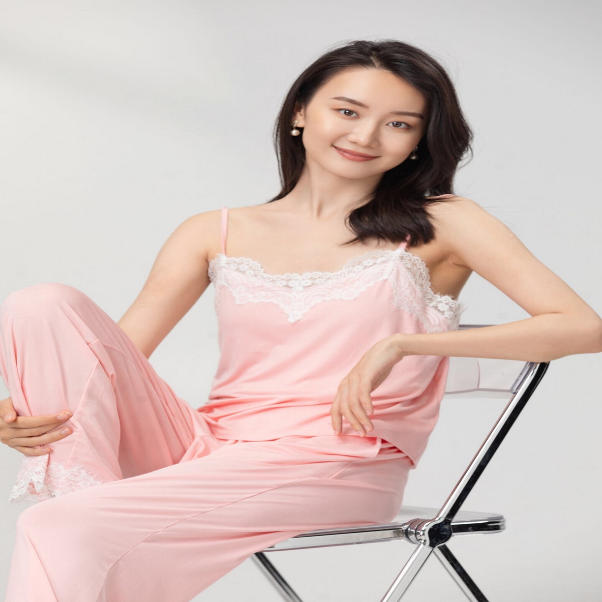 91家纺网 家纺一手货源 找家纺 妍景2025新款莫代尔吊带长裤套装 粉色