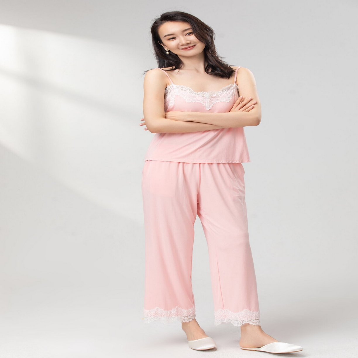 91家纺网 家纺一手货源 找家纺 妍景2025新款莫代尔吊带长裤套装 粉色