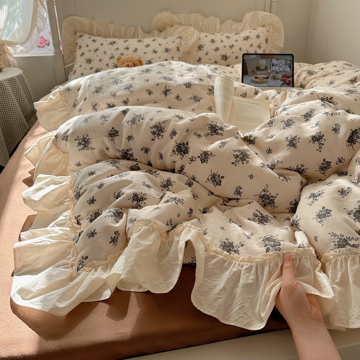 91家纺网 家纺一手货源 找家纺 （总）六巷胡同2025新款法式小碎花a类全棉双层纱花边款四件套