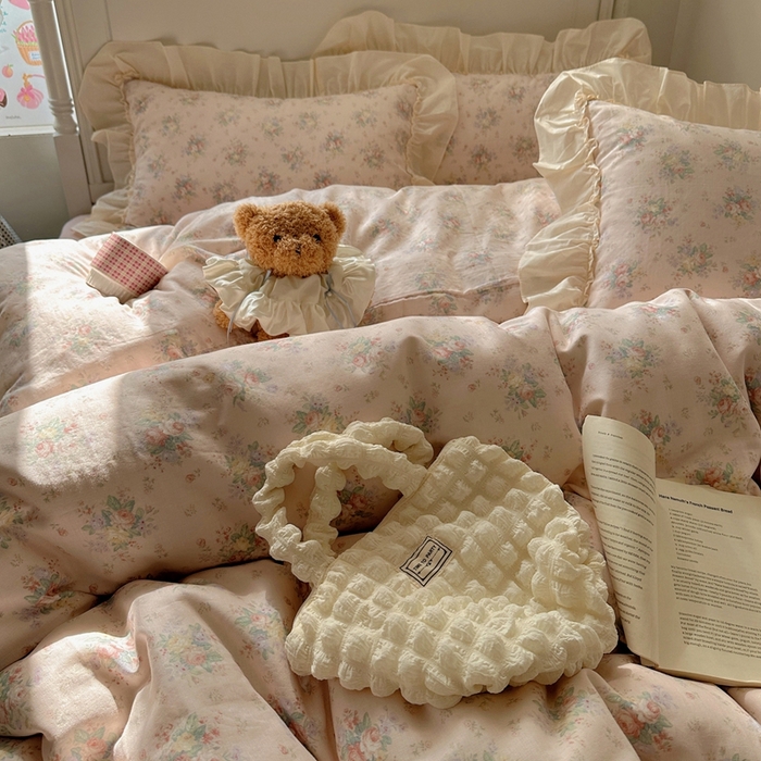 91家纺网 家纺一手货源 找家纺 六巷胡同2025新款法式小碎花a类全棉双层纱花边款四件套 双层纱-风栖木槿