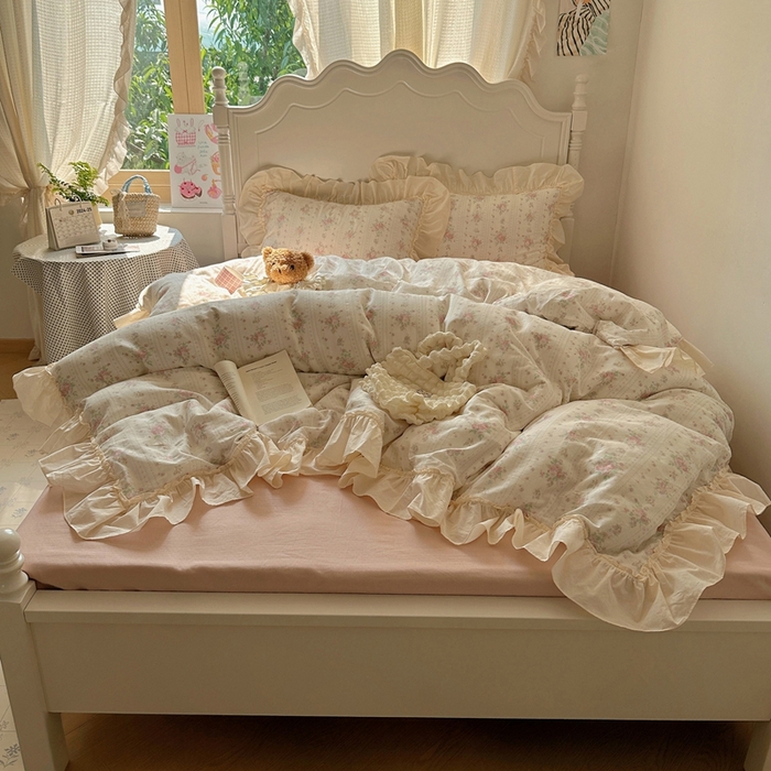 91家纺网 家纺一手货源 找家纺 六巷胡同2025新款法式小碎花a类全棉双层纱花边款四件套 双层纱-海棠秘境