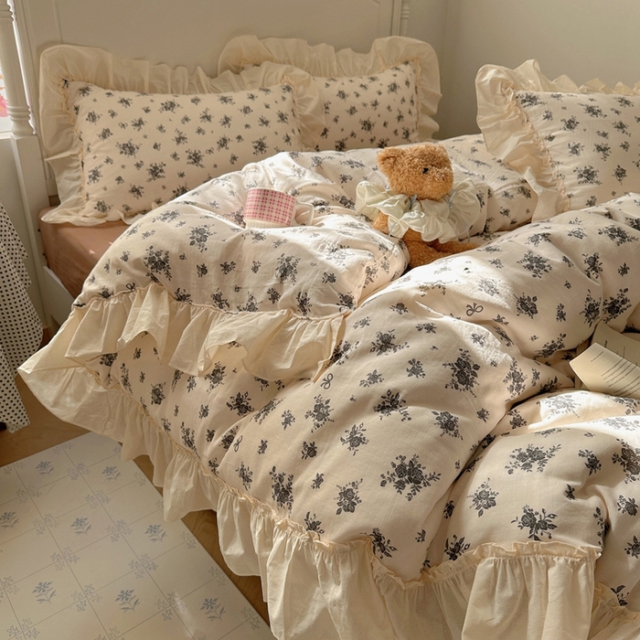 91家纺网 家纺一手货源 找家纺 六巷胡同2025新款法式小碎花a类全棉双层纱花边款四件套 双层纱-暮秋千寻