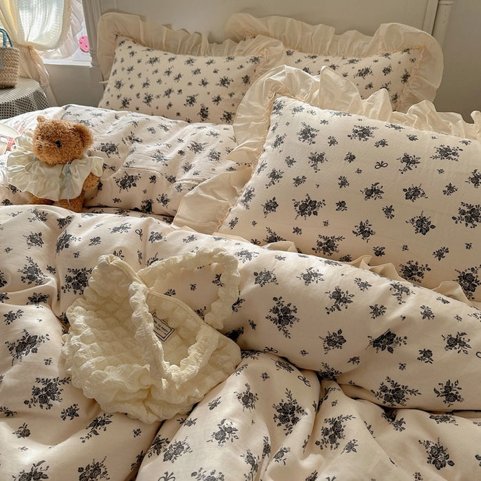 91家纺网 家纺一手货源 找家纺 六巷胡同2025新款法式小碎花a类全棉双层纱花边款四件套 双层纱-暮秋千寻