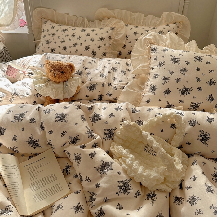 91家纺网 家纺一手货源 找家纺 六巷胡同2025新款法式小碎花a类全棉双层纱花边款四件套 双层纱-暮秋千寻